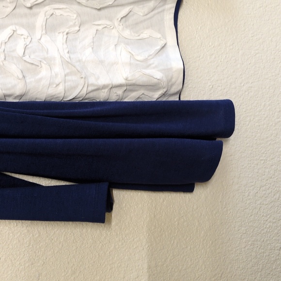 Cable & Gauge Navy Cardigan with Sewn In White Ruffled Tank Women's Size Large - Picture 6 of 9